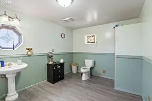 500 E B Ave, Drain, OR 97435 - Photo 25