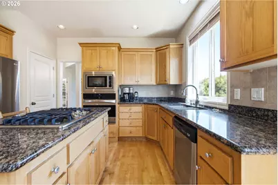 15946 SE Henderson Way, Portland, OR 97236 - Photo 11