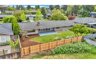 11731 NE Fargo Ct, Portland, OR 97220 - Photo 39