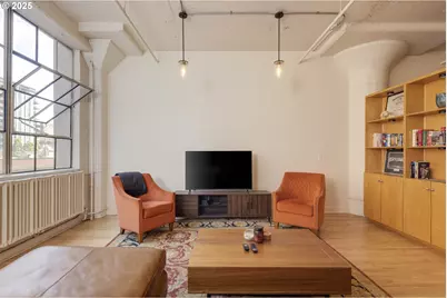 1314 NW Irving St #212, Portland, OR 97209 - Photo 3