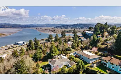 546 W Fir Ave, Coos Bay, OR 97420 - Photo 43