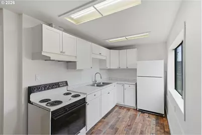 546 W Fir Ave, Coos Bay, OR 97420 - Photo 35