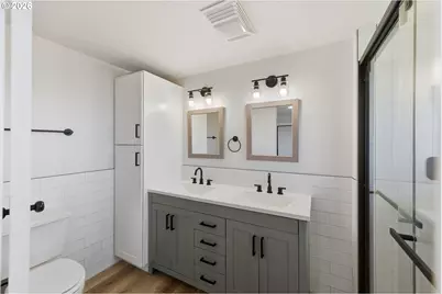 546 W Fir Ave, Coos Bay, OR 97420 - Photo 23