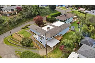 546 W Fir Ave, Coos Bay, OR 97420 - Photo 3