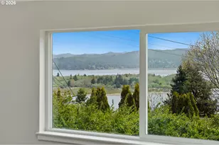 546 W Fir Ave, Coos Bay, OR 97420 - Photo 13