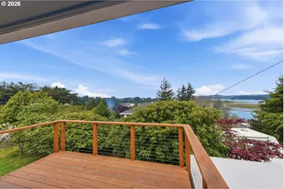 546 W Fir Ave, Coos Bay, OR 97420 - Photo 9