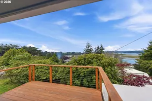 546 W Fir Ave, Coos Bay, OR 97420 - Photo 9