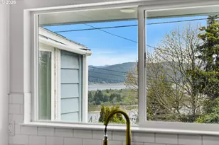 546 W Fir Ave, Coos Bay, OR 97420 - Photo 15