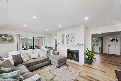 546 W Fir Ave, Coos Bay, OR 97420 - Photo 11