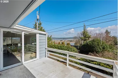 546 W Fir Ave, Coos Bay, OR 97420 - Photo 27