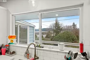 546 W Fir Ave, Coos Bay, OR 97420 - Photo 17