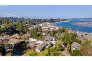 546 W Fir Ave, Coos Bay, OR 97420 - Photo 3