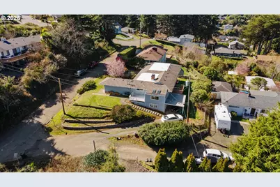 546 W Fir Ave, Coos Bay, OR 97420 - Photo 39