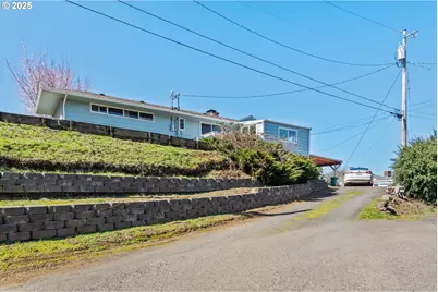 546 W Fir Ave, Coos Bay, OR 97420 - Photo 37