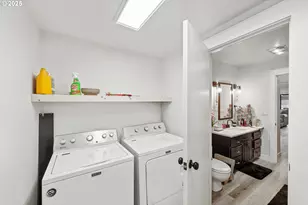 546 W Fir Ave, Coos Bay, OR 97420 - Photo 25