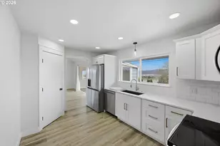 546 W Fir Ave, Coos Bay, OR 97420 - Photo 17