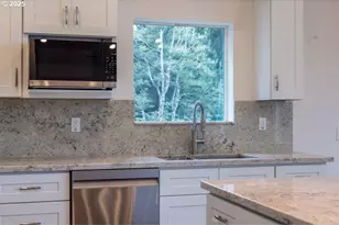 2495 Chester St, North Bend, OR 97459 - Photo 17