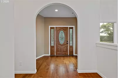 2495 Chester St, North Bend, OR 97459 - Photo 9