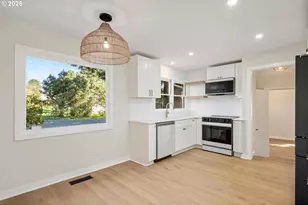 10721 NE 2nd Ave, Portland, OR 97211 - Photo 7