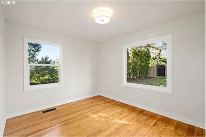 10721 NE 2nd Ave, Portland, OR 97211 - Photo 17