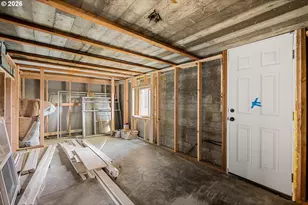 10721 NE 2nd Ave, Portland, OR 97211 - Photo 25