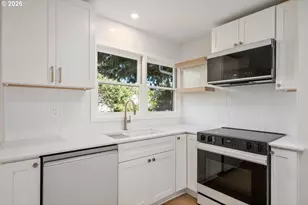 10721 NE 2nd Ave, Portland, OR 97211 - Photo 9