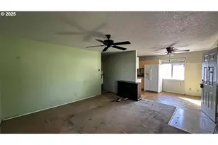 920 NE 77th Ave, Portland, OR 97213 - Photo 9