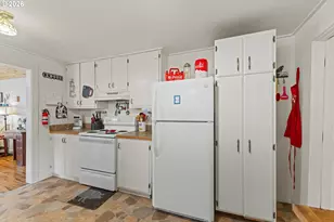 131 Bender St, Myrtle Point, OR 97458 - Photo 15