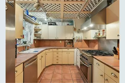 501 SE 157th Ave, Portland, OR 97233 - Photo 9