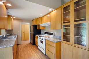 2090 Hawkins Ln, Eugene, OR 97405 - Photo 17