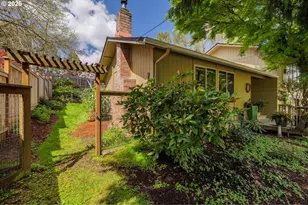 2090 Hawkins Ln, Eugene, OR 97405 - Photo 5