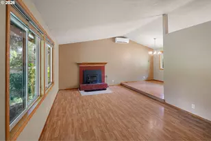 2090 Hawkins Ln, Eugene, OR 97405 - Photo 9