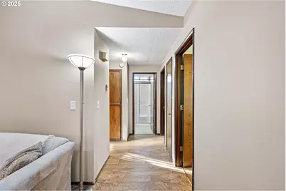 1925 Harvard Dr, Eugene, OR 97405 - Photo 15