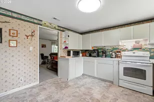25100 SW Rainbow Ln, Hillsboro, OR 97123 - Photo 9