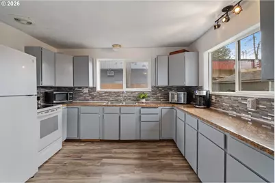 602 Burcham St, Kelso, WA 98626 - Photo 13