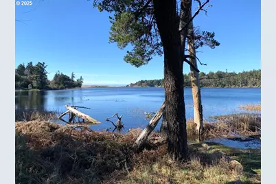 850 Lakeshore Dr, Port Orford, OR 97465 - Photo 43