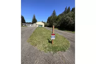 94475 Golf Course Ln, North Bend, OR 97459 - Photo 11