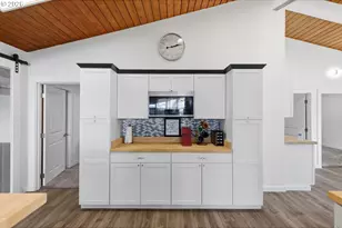 94475 Golf Course Ln, North Bend, OR 97459 - Photo 15