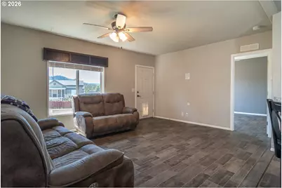 105 NW Stephanie Ct, Winston, OR 97496 - Photo 5