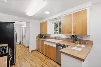 1090 Corydon St, Eugene, OR 97401 - Photo 15