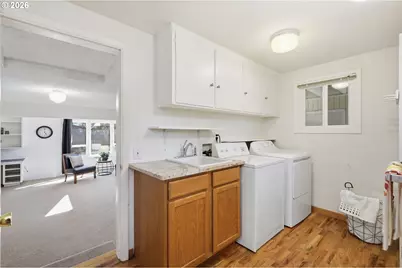 1090 Corydon St, Eugene, OR 97401 - Photo 19