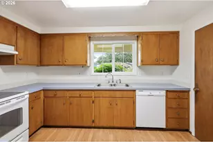 2158 N Danebo Ave, Eugene, OR 97402 - Photo 9