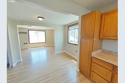 2001 E 10th St, The Dalles, OR 97058 - Photo 3