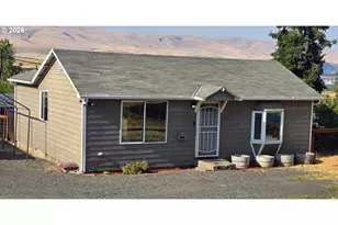 2001 E 10th St, The Dalles, OR 97058 - Photo 1