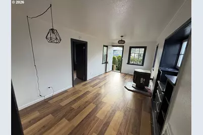 1066 S 8th St, Coos Bay, OR 97420 - Photo 9