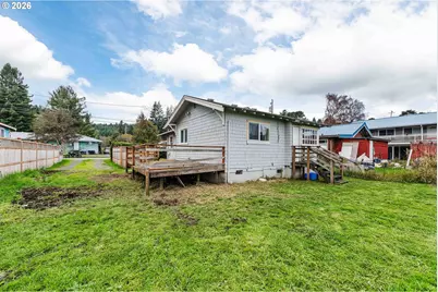 1066 S 8th St, Coos Bay, OR 97420 - Photo 3