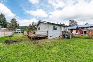1066 S 8th St, Coos Bay, OR 97420 - Photo 3
