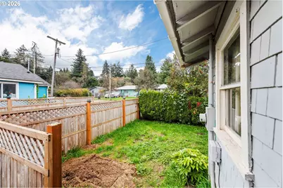 1066 S 8th St, Coos Bay, OR 97420 - Photo 29