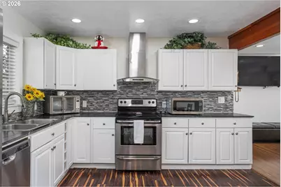 8910 SE Northgate Ave, Vancouver, WA 98664 - Photo 5