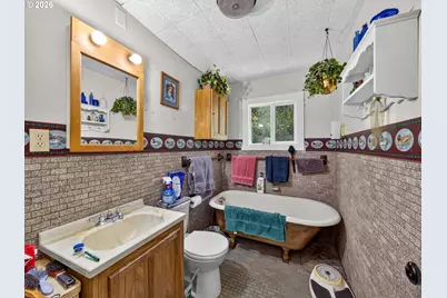4384 NE Crooked Finger Rd, Scotts Mills, OR 97375 - Photo 15